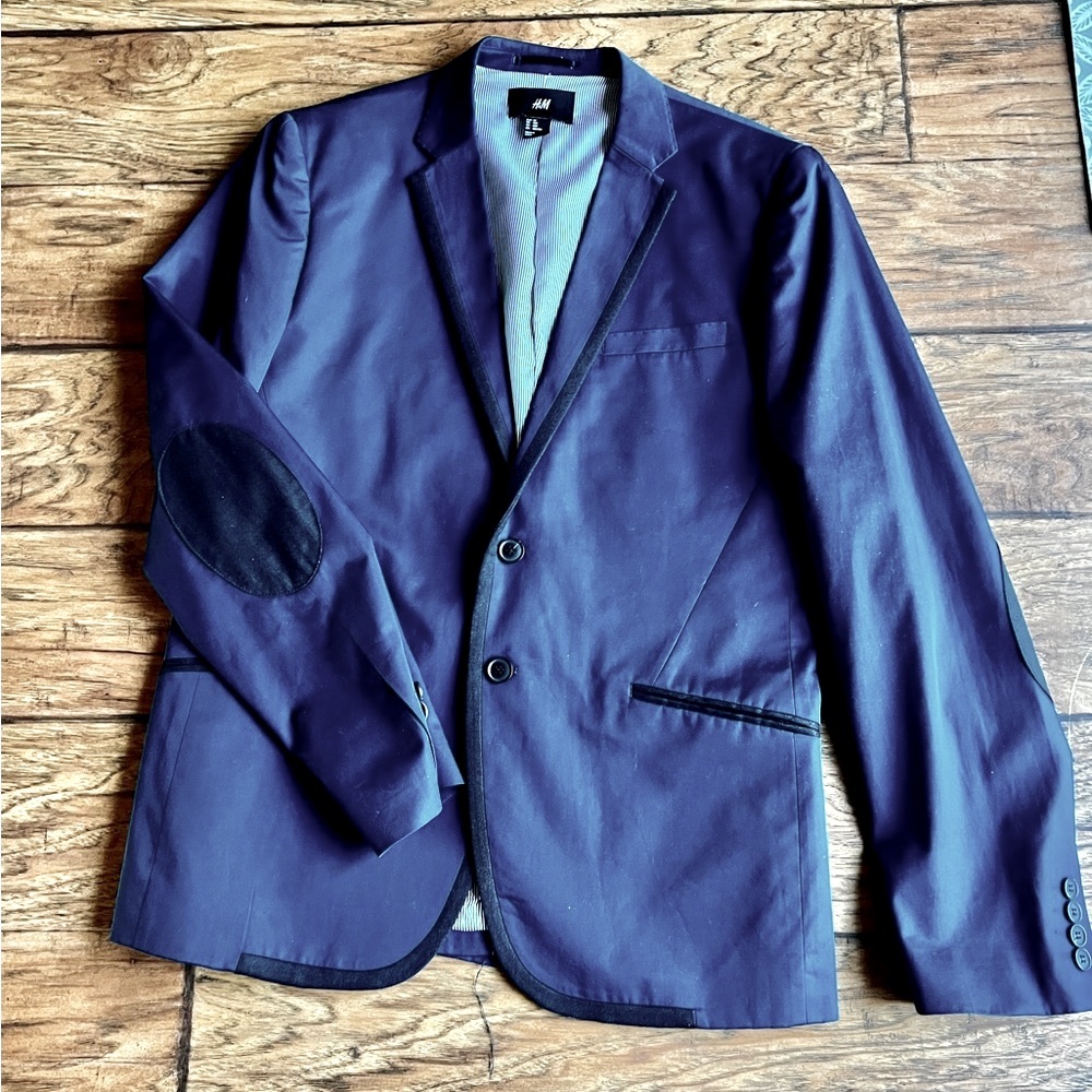 Men’s Blazer- 2 button Dk Blue with dk grey denim trim and elbow pads. Size 42R